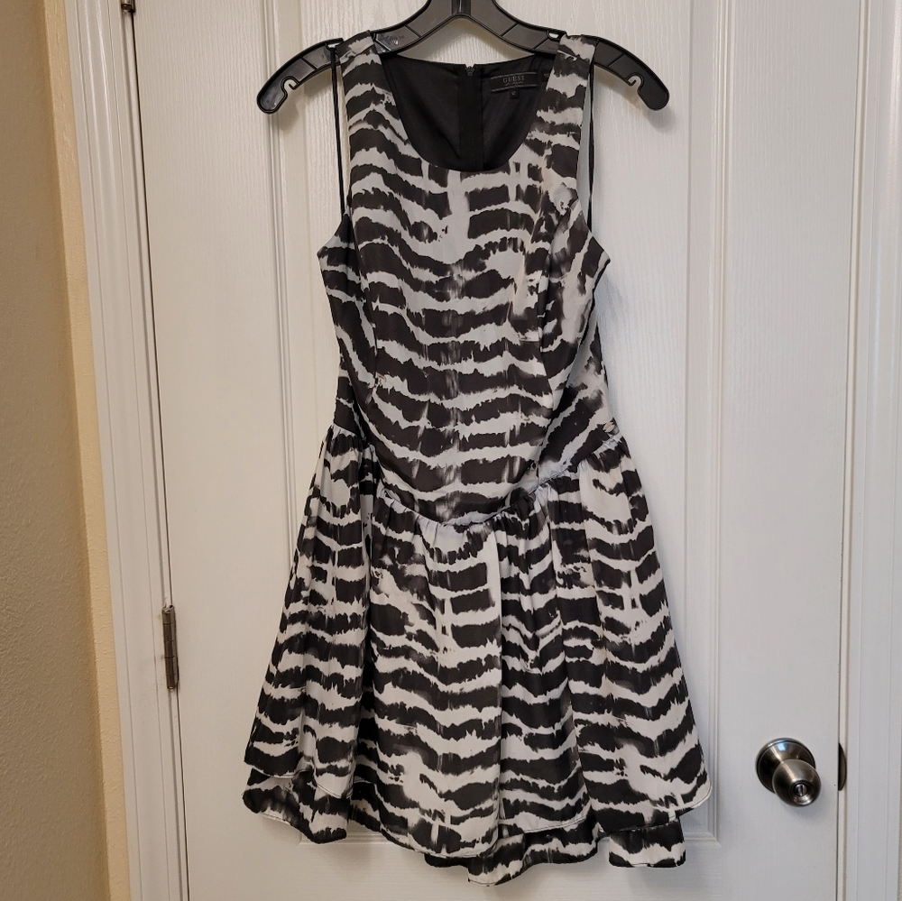 👗 GUESS Dress